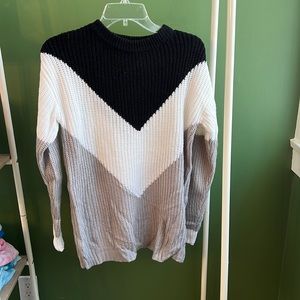 SOOO SOFT! women’s oversized cable knit sweater. Like new!!!
